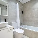 דירה Avenue 103 3 Bed