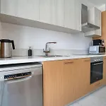Avenue 103 3 Bed דירה