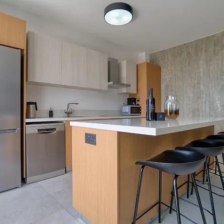 Avenue 103 3 Bed פאפוס