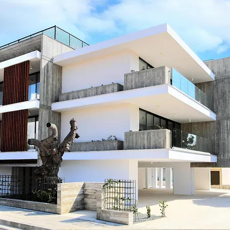 Avenue 103 3 Bed Apartament *