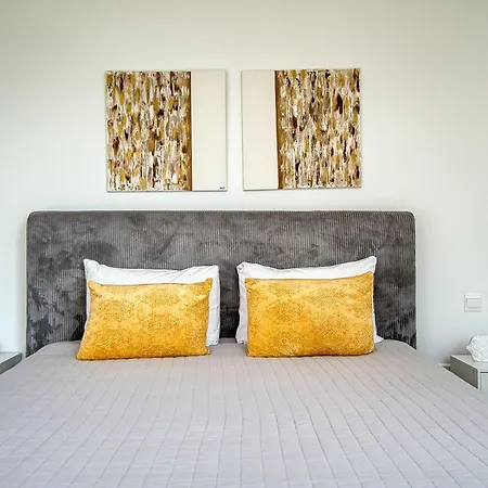 Avenue 103 3 Bed Apartament *